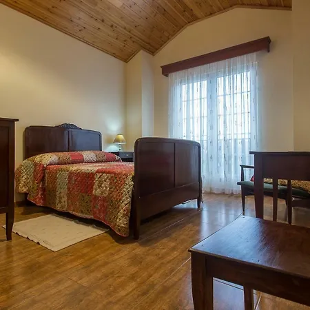 Em Casa Da Avo Ines *